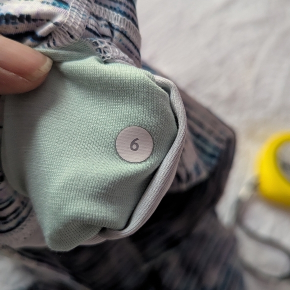 Lululemon Blue Patterned Women's Pants - Picture 5 of 5